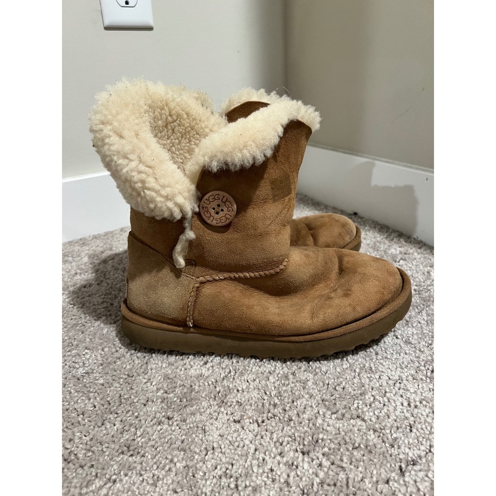 UGG Australia Women Bailey Button Chestnut Suede Mid Calf Boots Size 9 1016226